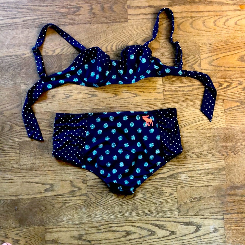 Cute Abercrombie 50’s style swim suit with high rise bottoms!